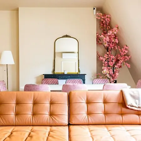Le Maupassant Triangle D'or Champs Elysees *