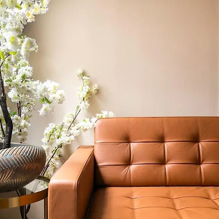 Le Maupassant Triangle D'or Champs Elysees
